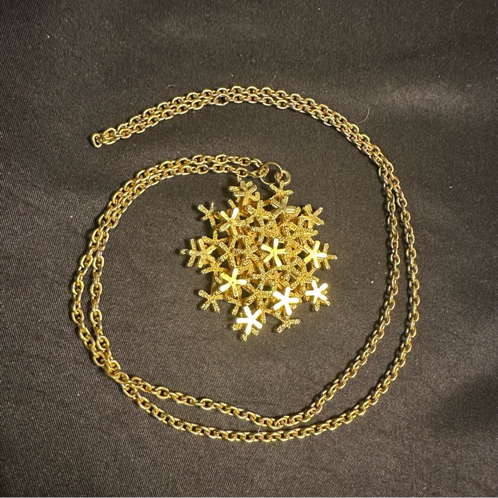 Vintage Gold Tone Snowflake Pendant Necklace Continuous Chain Coastal Starfish
